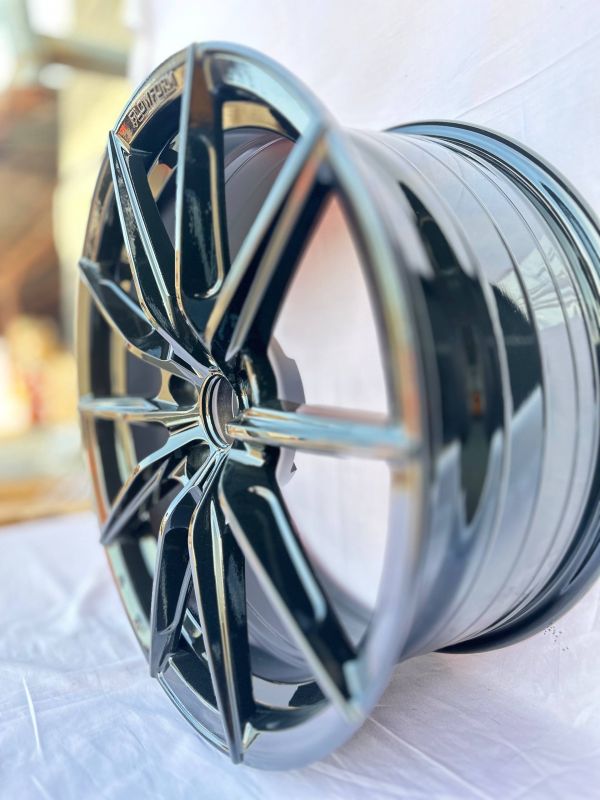 XF005 R18 8J ET35	66.45	5x112	BLACK