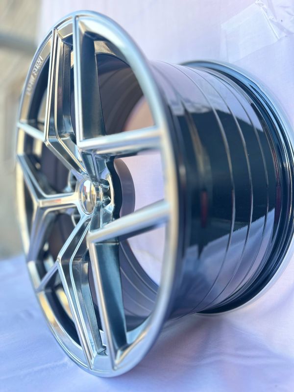 XF204	R19 9,5J ET35	72.56	5x120	HB