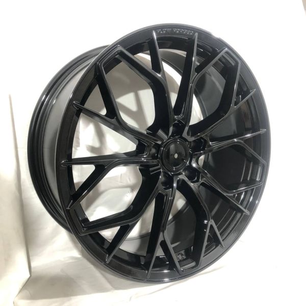 FA832 R20 8,5J ET35	5X120	74,1	GLOSS BLACK
