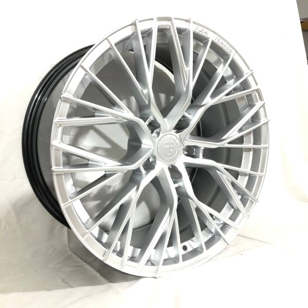 F9829 R19 8,5J ET30	5X120	72.6	HYPER SILVER
