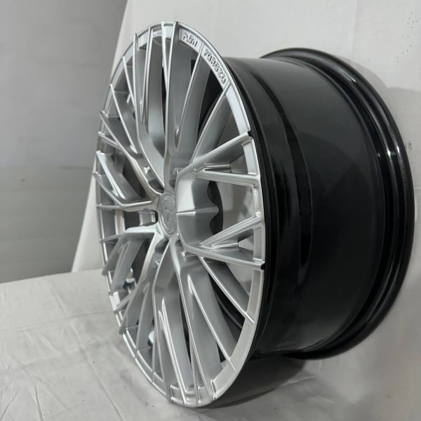 F9829 R19 8,5J ET35	5X112	66.6	HYPER SILVER
