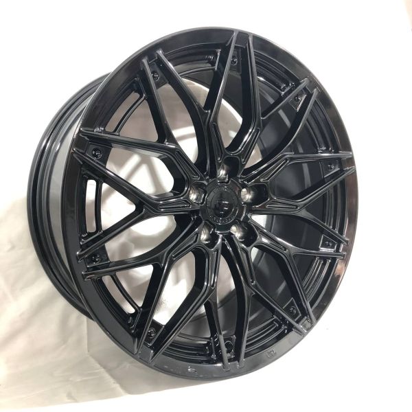 F9797 R19 8,5J ET35	5x114,3	73,1	Gloss Black