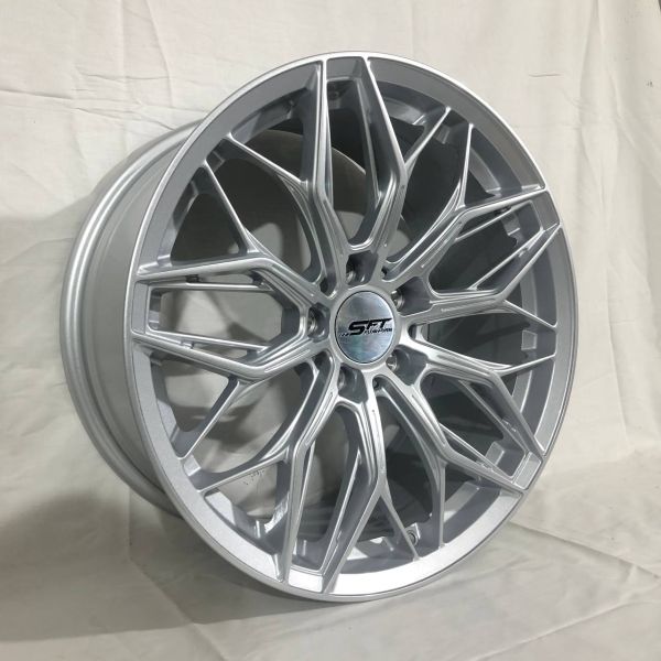 F8796 R18 8,5J ET30	5x114,3	74,1	SILVER