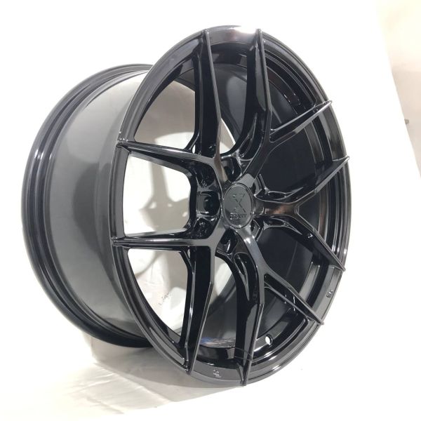 F8622 R18 8,5J ET35	5x100	73,1	GLOSS BLACK