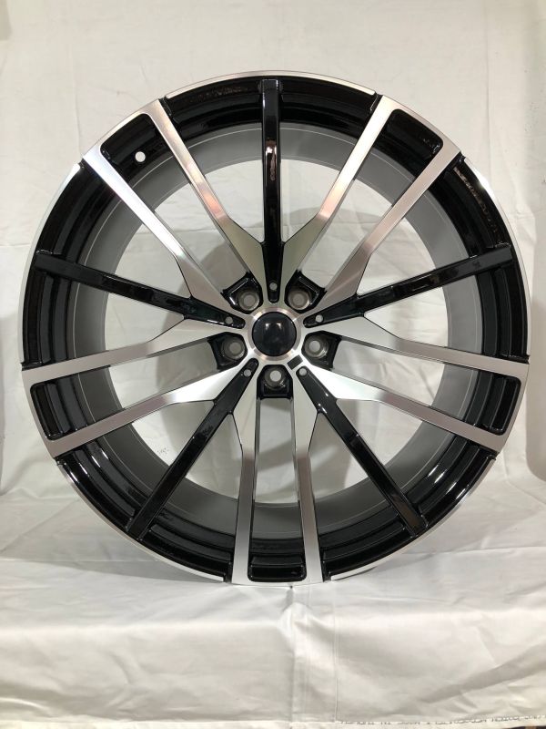 B373F R22 10J ET35	5X112	66,6	BLACK MACHINED