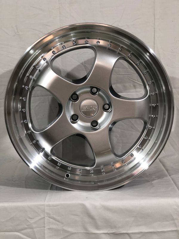 KS089 R19 9,5J 5x114,3 ET35	67,1 	HYPER SILVER +LIP POLSH +CHROME RIVET