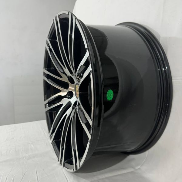 1041 R21 9J	5X112 ET26	66,6 GLOSS BLACK MACHINED FACE
