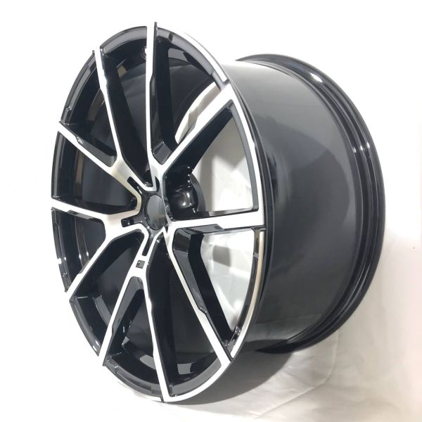 FA746 R20 8,5J ET26	5X112	66,6	Black  Machined Face