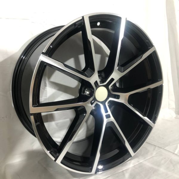 FA746 R20 9,5J	ET37	5X112	66,6	Black  Machined Face