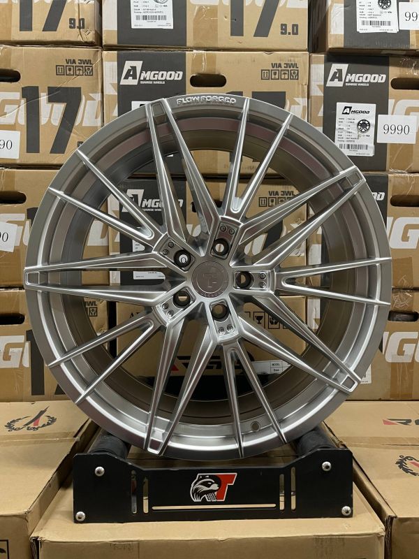 F9830 R19 9,5J ET35	5X112	66.6	HYPER SILVER