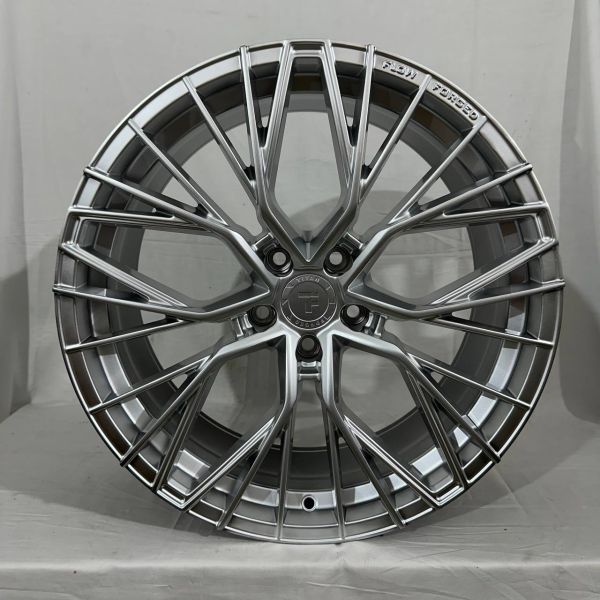 F9829 R19 8,5J ET35	5X112	66.6	HYPER SILVER