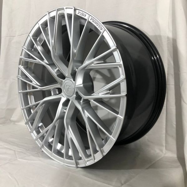 F9829 R19 9,5J ET35	5x112	66.6	HYPER SILVER