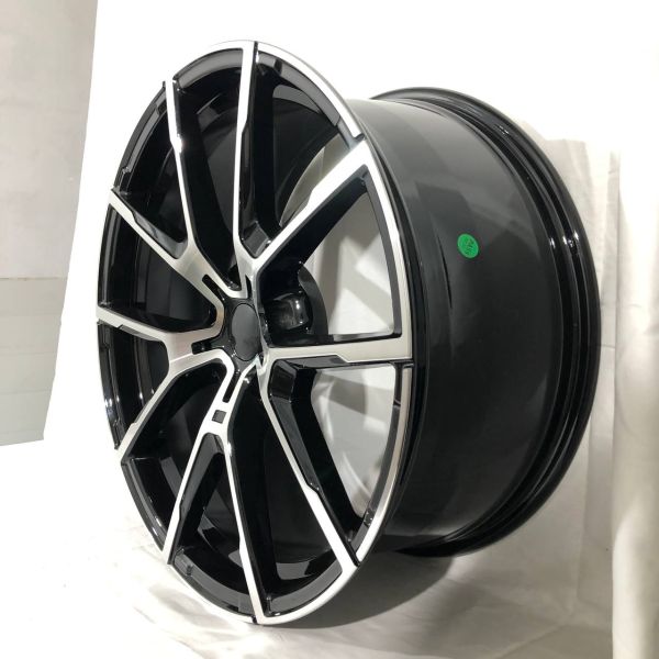 F9746 BMW R19 8,5J	ET35 5X120	72.6 Black  Machined Face