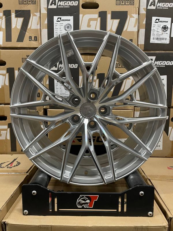 F9020 R19 8,5J ET35	5x114,3	73,1	Silver Machined