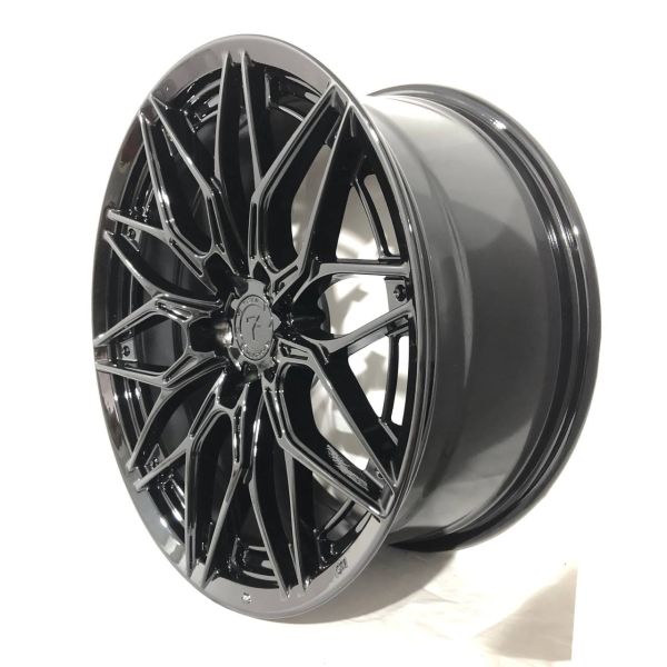F8797 R18 8J ET35 5X114,3	73,1	Hyper Black