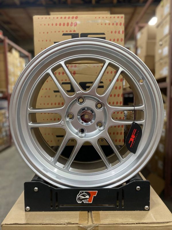8883A Enkei RPF-1 BMW	R18 8,5J ET28	5x120	72,5	Hyper Silver
