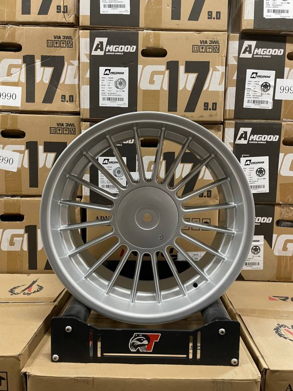 8332 R18 9,5J ET18 5x112 / 5x120	74.1	SILVER