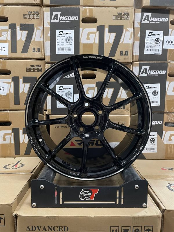 YF9017 R18 8,5J	5x114,3 ET40 67,0 	BLACK