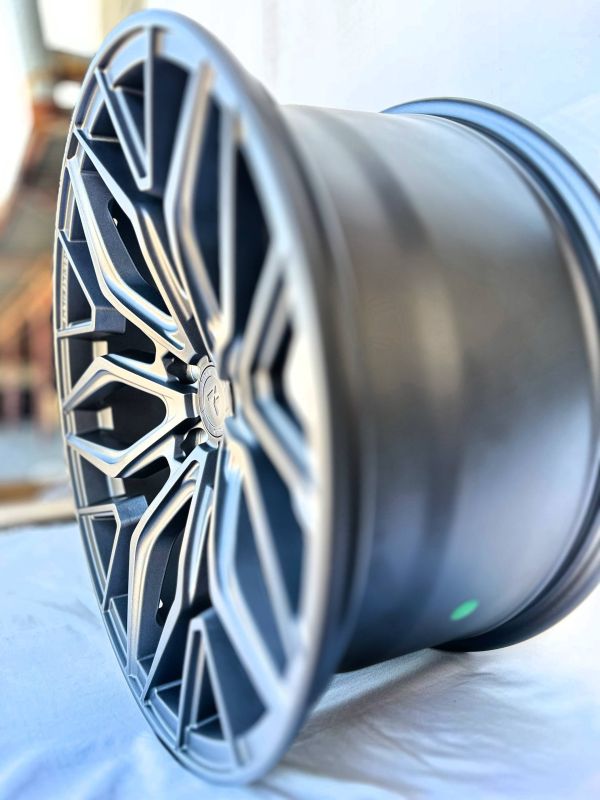 F9753 R19 9,5J ET35	5x120	72,6	Matte Gunmetal