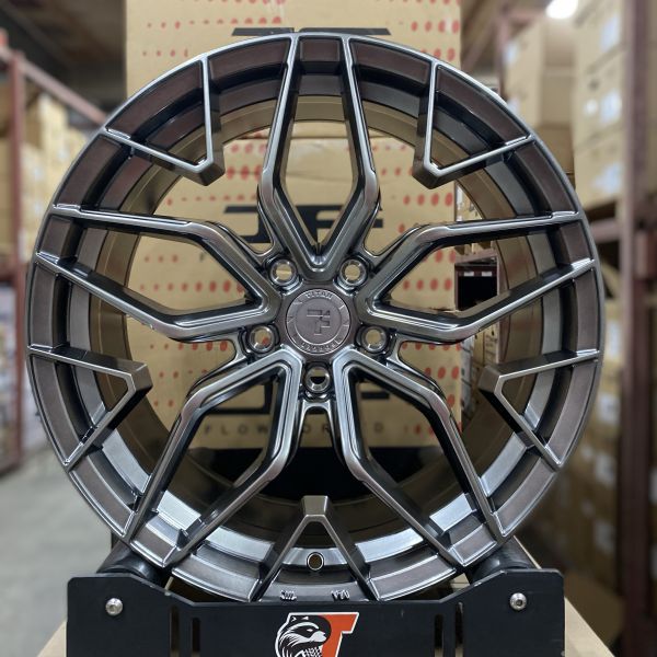 F8621 R18 8,5J ET35	5x100	73.1	Hyper Black
