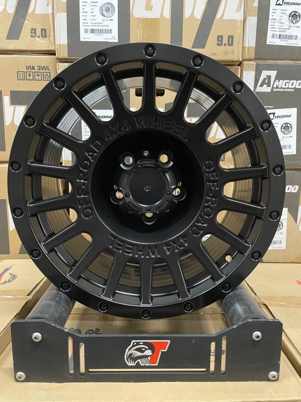 605	R17 8,5J ET0 6x130 / 6x135	87,1	Matt Black