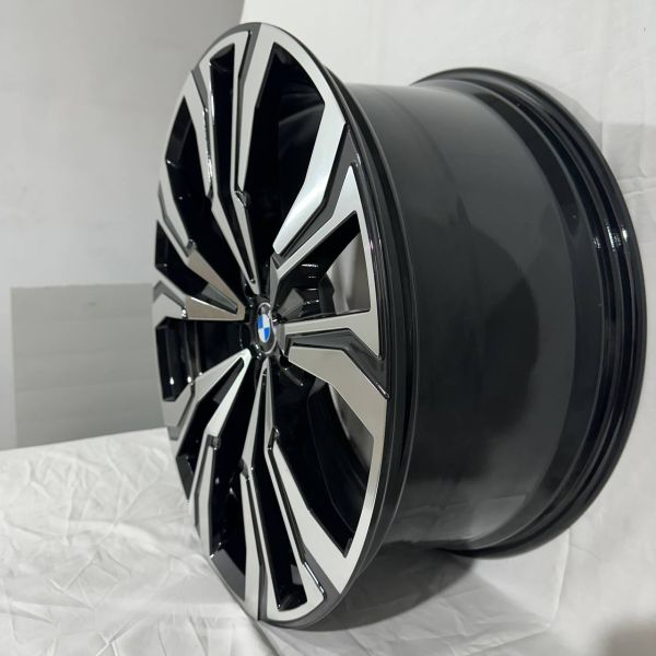 4337 BMW R21 10,5J ET43	5x112	66,6	BLACK MACHINED FACE