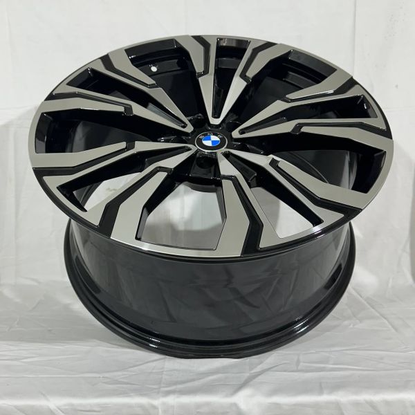 4337 BMW R21 9,5J ET37	5x112	66,6	BLACK MACHINED FACE