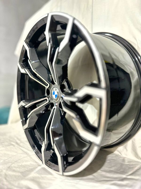 4296 BMW R20 8,5J ET30	5x112	66,5	BLACK MACHINED FACE