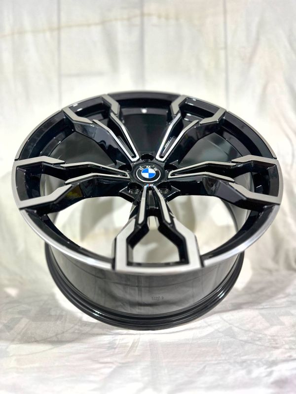 4296 BMW R20 8,5J ET30	5x112	66,5	BLACK MACHINED FACE