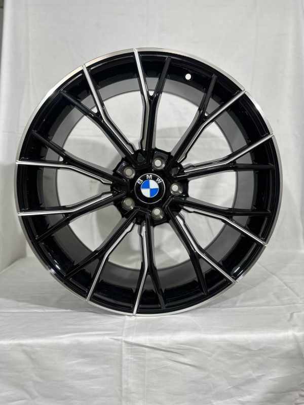 0220 BMW R20 10J	5x120 ET45 ЦО 72,6  gloss black machine lip milling window