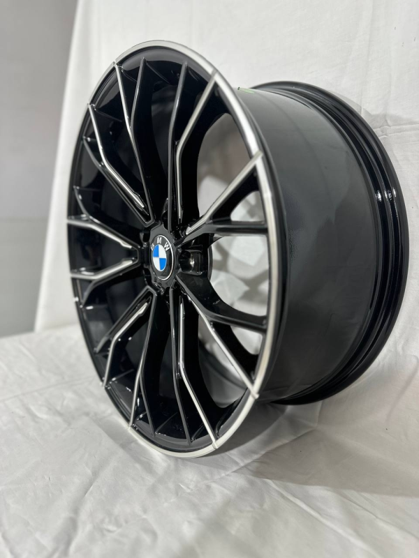 0220 BMW R20 8,5J	5x120 ET35	ЦО 72,6  gloss black machine lip milling window
