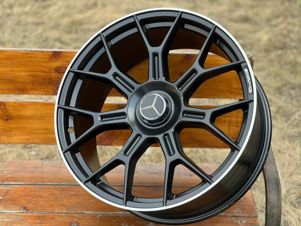 306	R21 8,5J 5x112 ET34	66,5  Satin Black Machine Lip