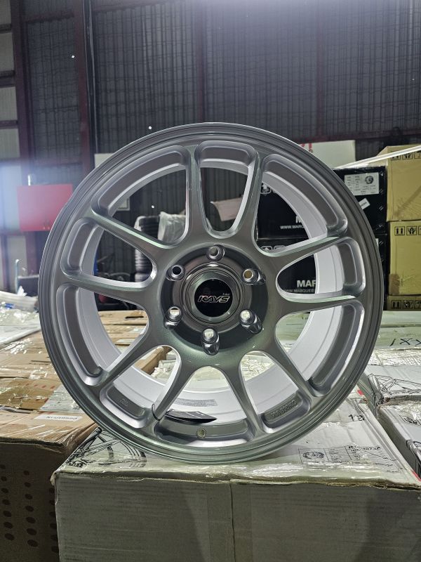 8664 R18 8,5J ET20 6x139,7 ЦО 106.2 SILVER
