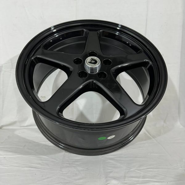 5479 R20 8,5J 5x120 ET45 ЦО 69,6 Gloss black