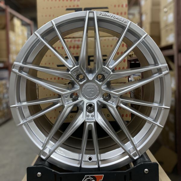 F9830 R19 8,5 5x108 ET38 ЦО73.1 HYPER SILVER