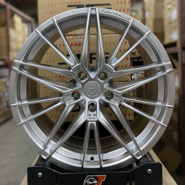 F9830 R19 8,5 5x114.3 ET38 ЦО73.1 HYPER SILVER