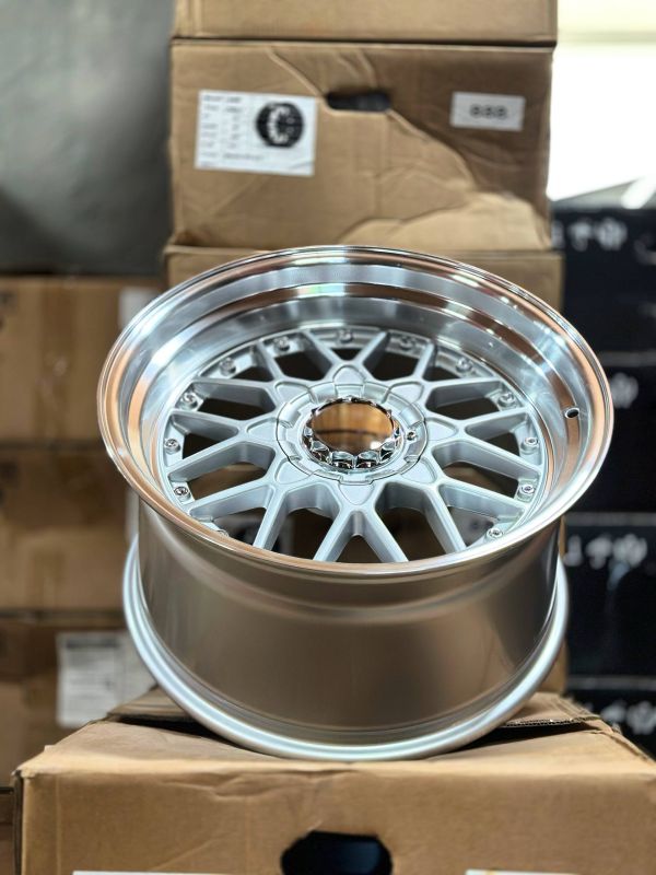 18960	R18 10J	ET25	74,1	5x112 / 5x120 SILVER MACHINE LIP+CHROME RIVETS