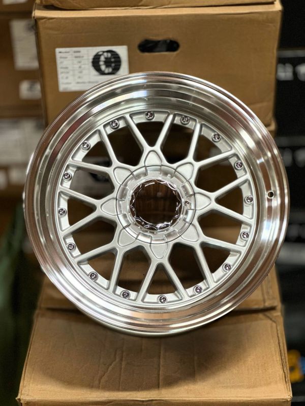 18959	R18 9J	ET25	74,1	5x112 / 5x120	SILVER MACHINE LIP+CHROME RIVETS