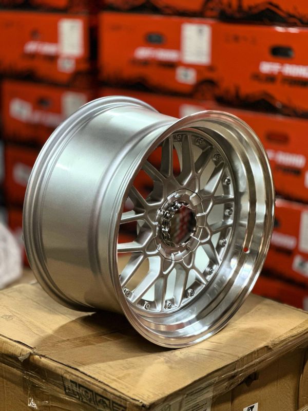 18959	R18 9J	ET25	74,1	5x112 / 5x120	SILVER MACHINE LIP+CHROME RIVETS